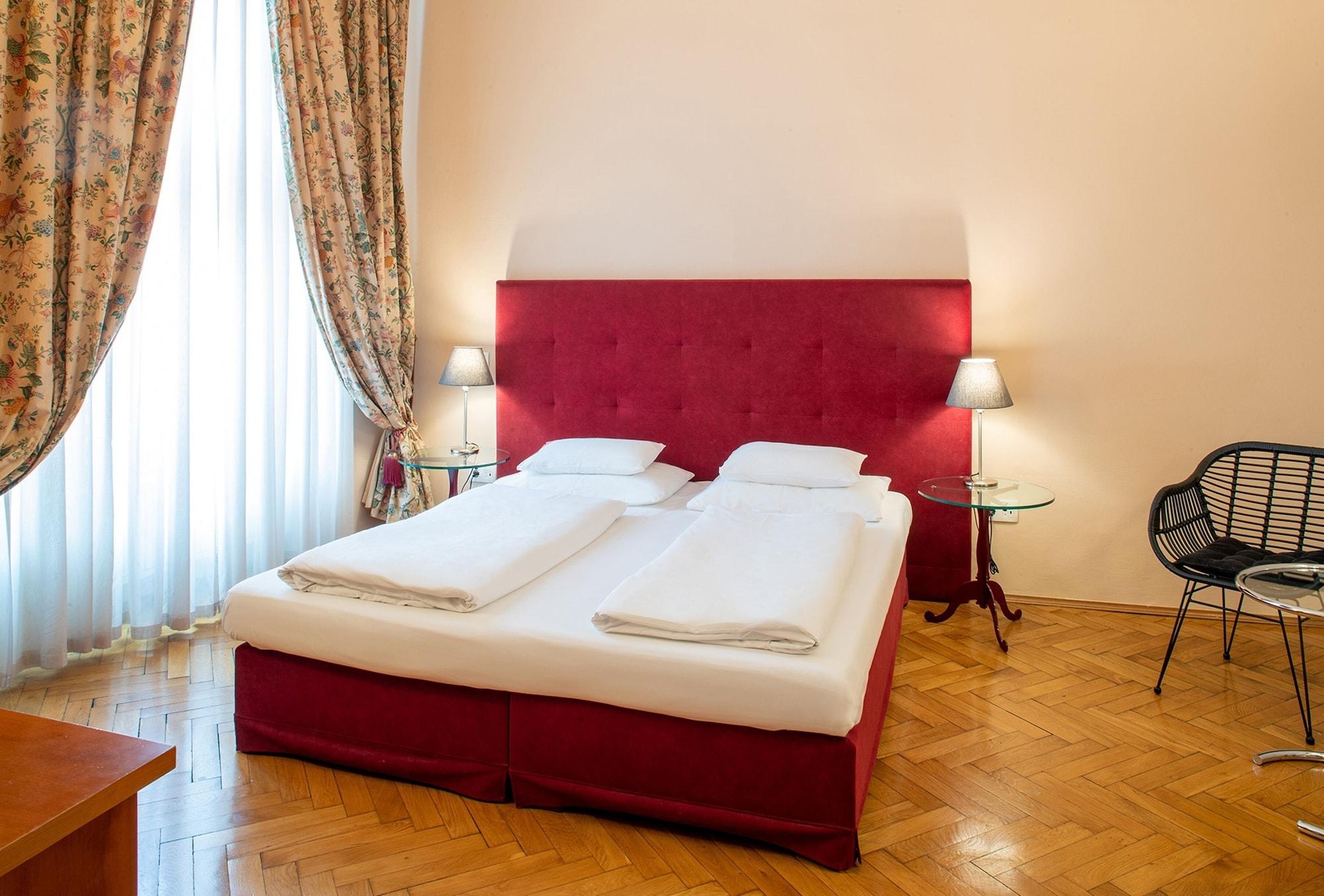 Boutique Hotel Dom - Rooms & Suites Graz Ngoại thất bức ảnh
